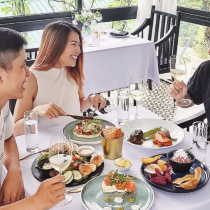 Ngủ mơ thấy ăn cỗ là điềm báo gì? Ý nghĩa giấc mơ ăn cỗ