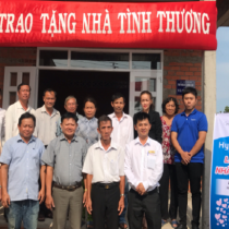 Đối tượng được tặng nhà tình nghĩa, tình thương, các quy định trước khi quyết định trao tặng nhà tình nghĩa, có kèm giấy chứng nhận không?